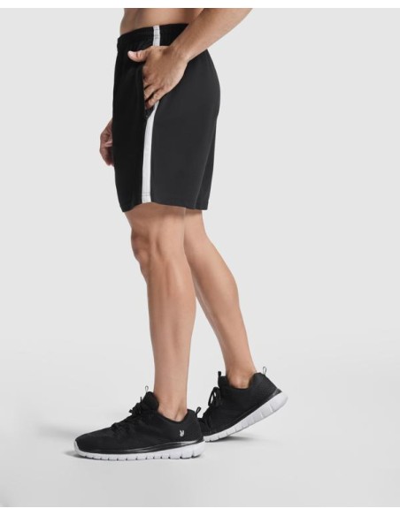 Bermuda corta con bolsillos laterales 